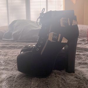 Platform high heeled booties